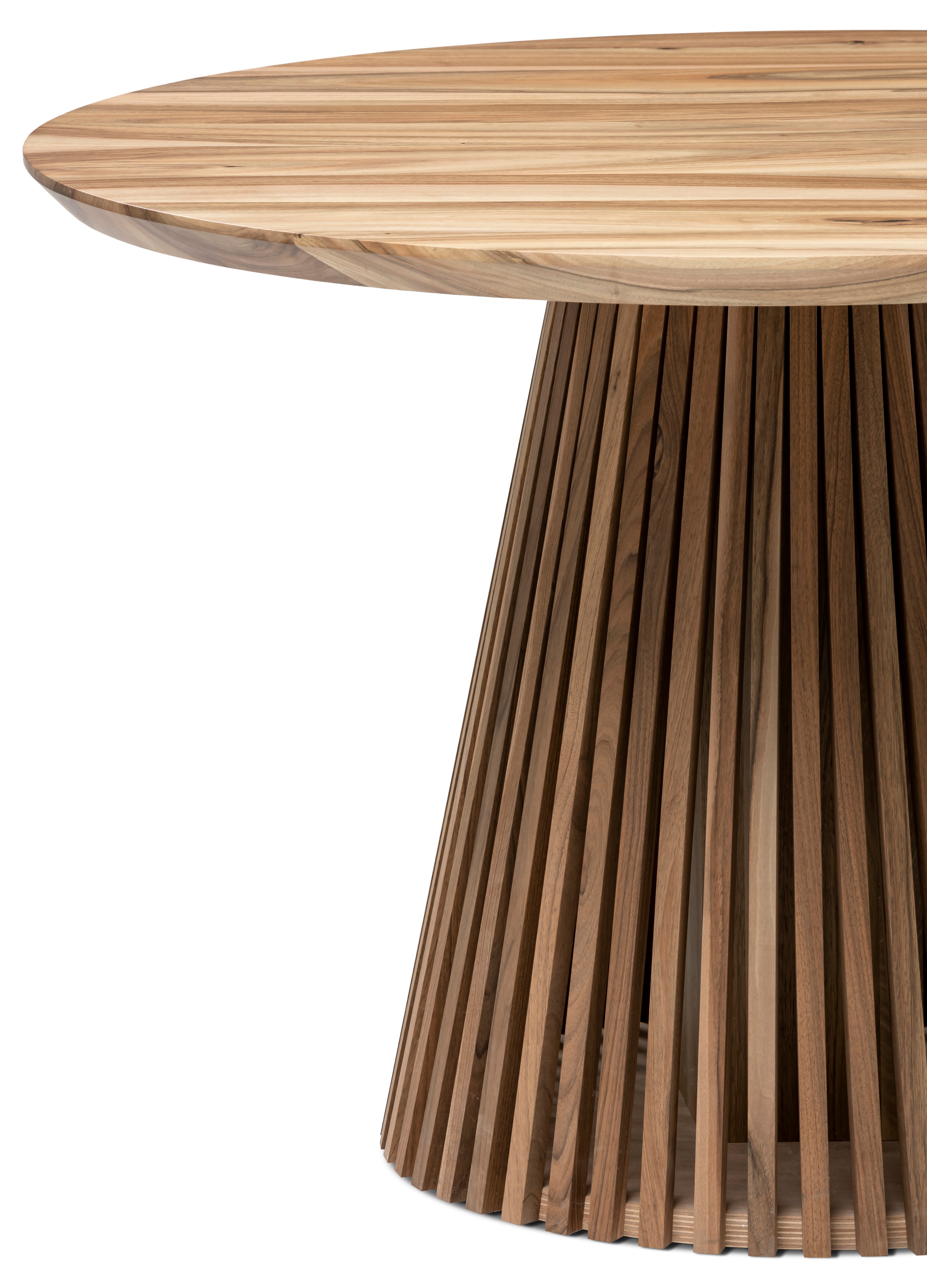 Table à manger ronde extensible en noyer – Découvrez notre table à manger ronde extensible en noyer fabriquée à la main avec pieds en tube – un ajout magnifique à toute