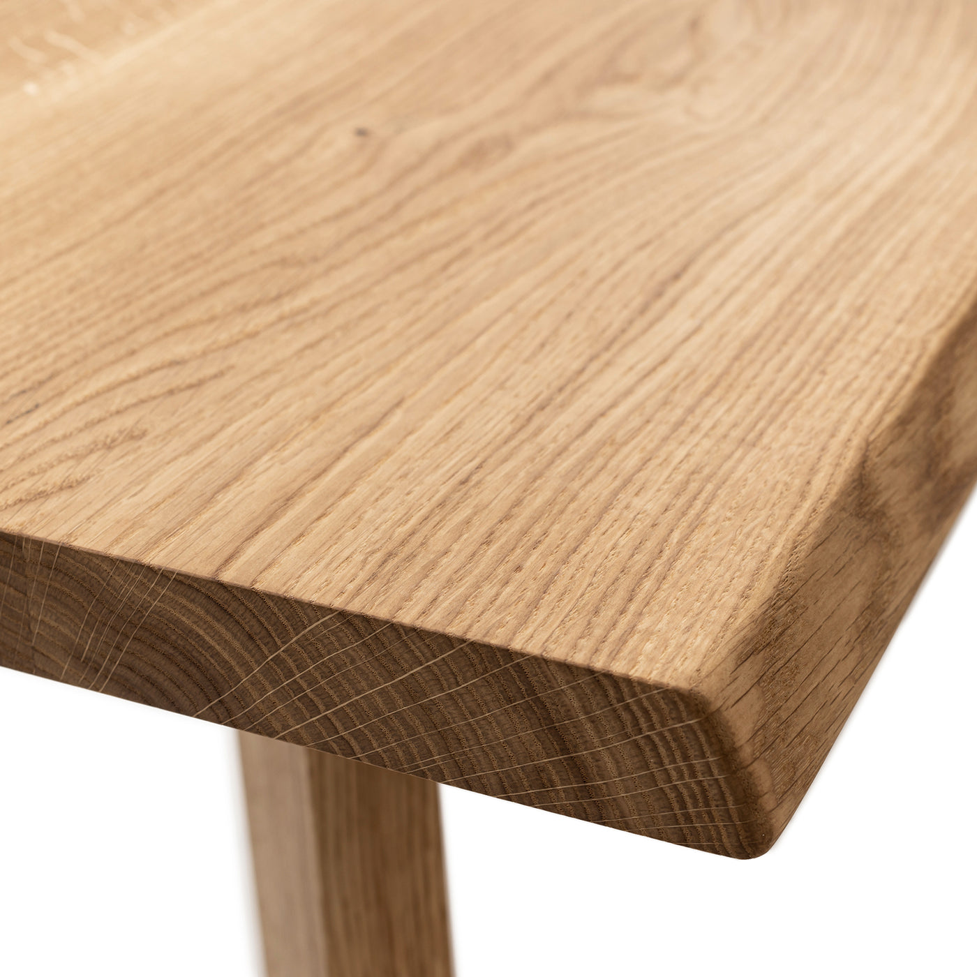 Table à manger en chêne - Fabriquée à la main à partir de bois massif - cette exquise table à manger extensible en chêne massif de la collection est une magnifique