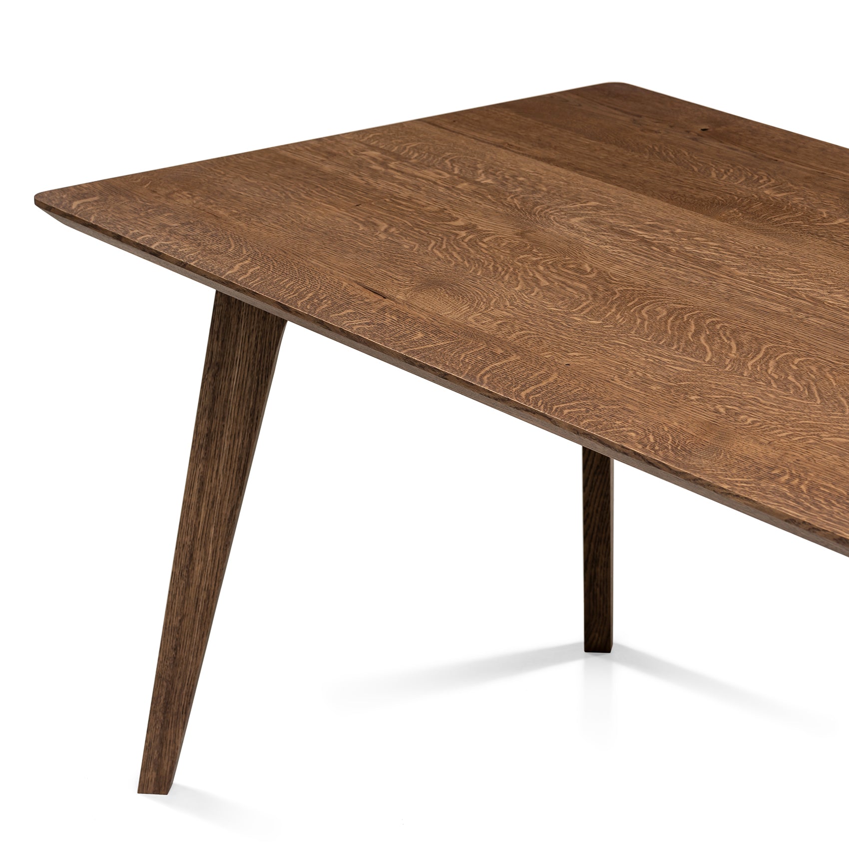 Table à manger extensible en chêne couleur chocolat – Fabriquée à la main à partir de bois massif – cette exquise table extensible en chêne foncé de la collection est une magnifique