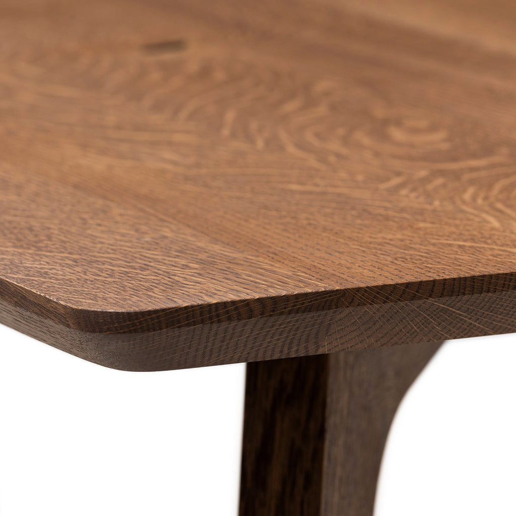Table à manger extensible en chêne couleur chocolat – Fabriquée à la main à partir de bois massif – cette exquise table extensible en chêne foncé de la collection est une magnifique