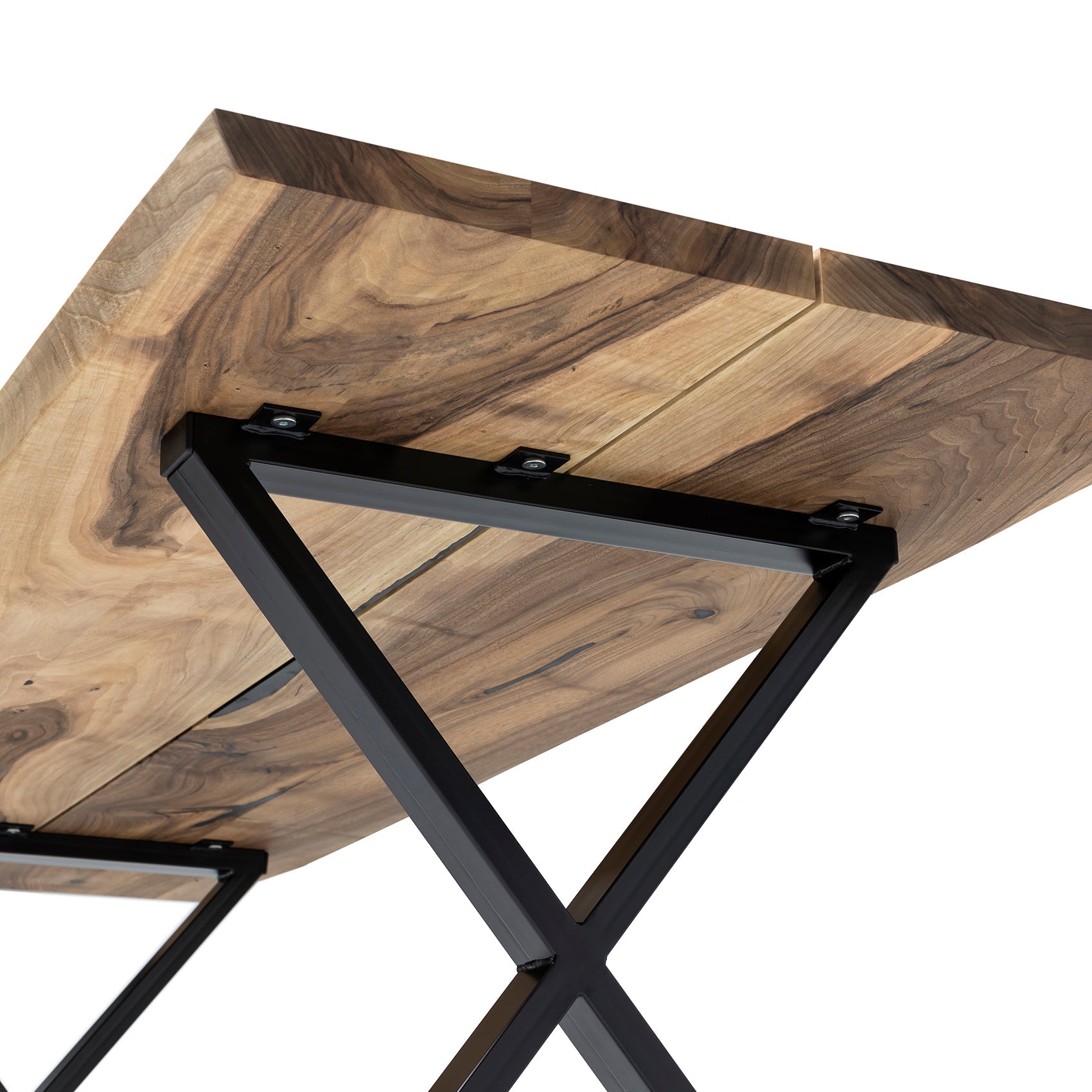 Bureau en Noyer Naturel - Bureau en bois massif à planches. La hauteur standard de toutes les tables est de 75cm. Les pieds métalliques peuvent être facilement démontés pour le transport.