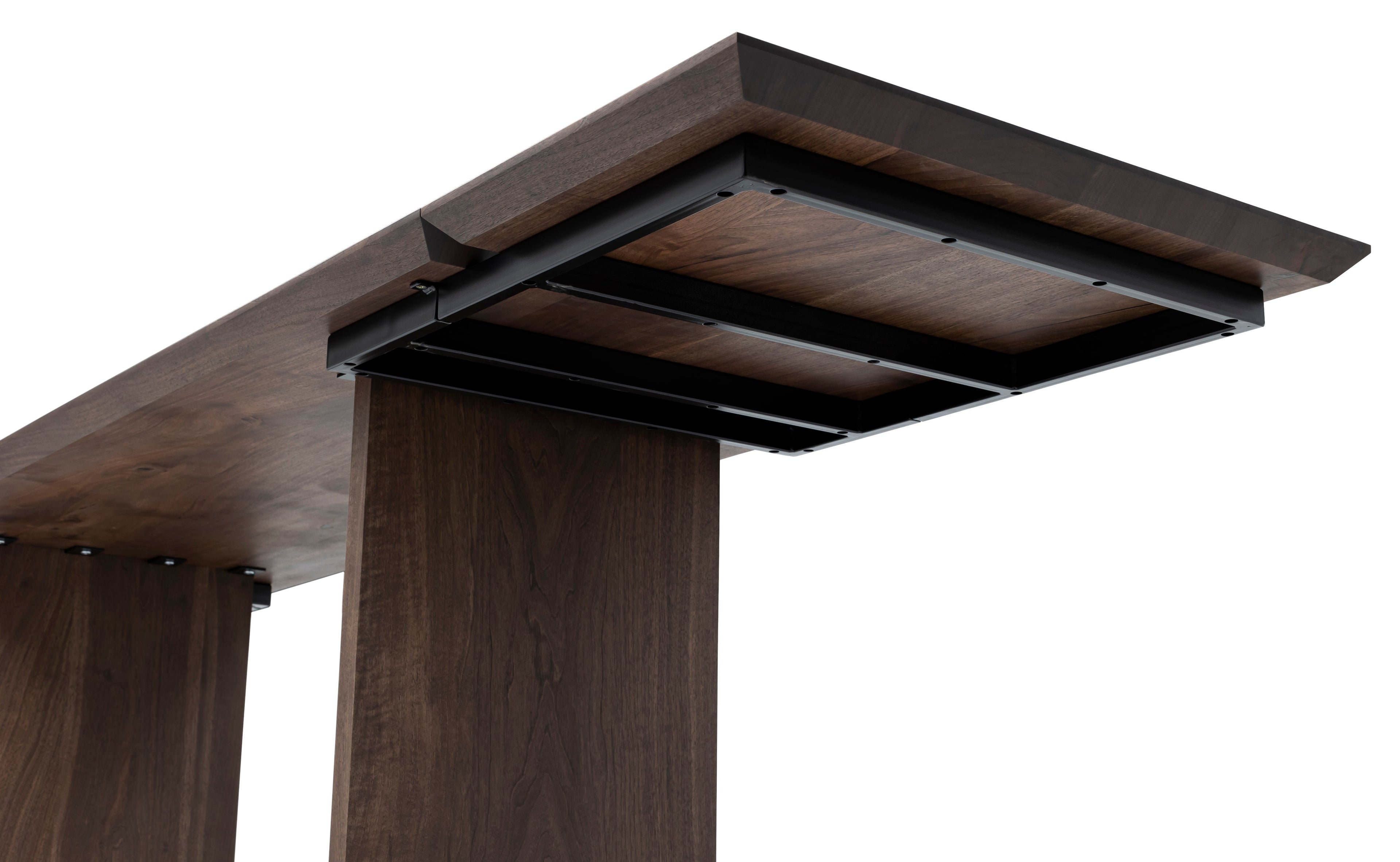 Table à manger extensible en noyer – Découvrez la table de salle à manger en noyer massif – une pièce qui allie harmonieusement le charme serein de la vie rurale à