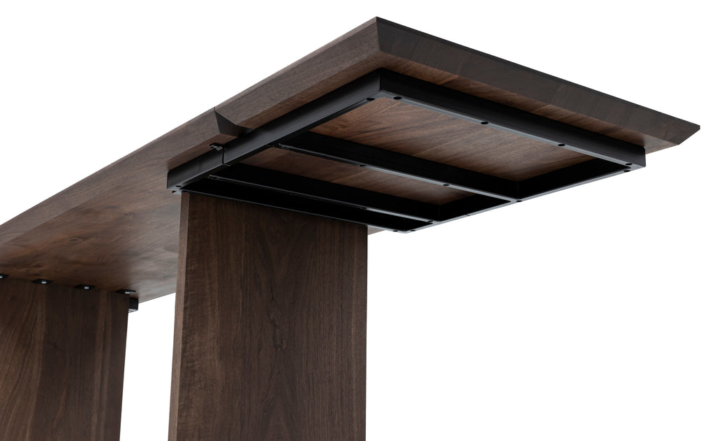 Table à manger en noyer - VEUILLEZ NOUS CONTACTER POUR UN DEVIS PAR E-MAIL Informations et personnalisation Elle est disponible en noyer massif - personnalisable au plus près