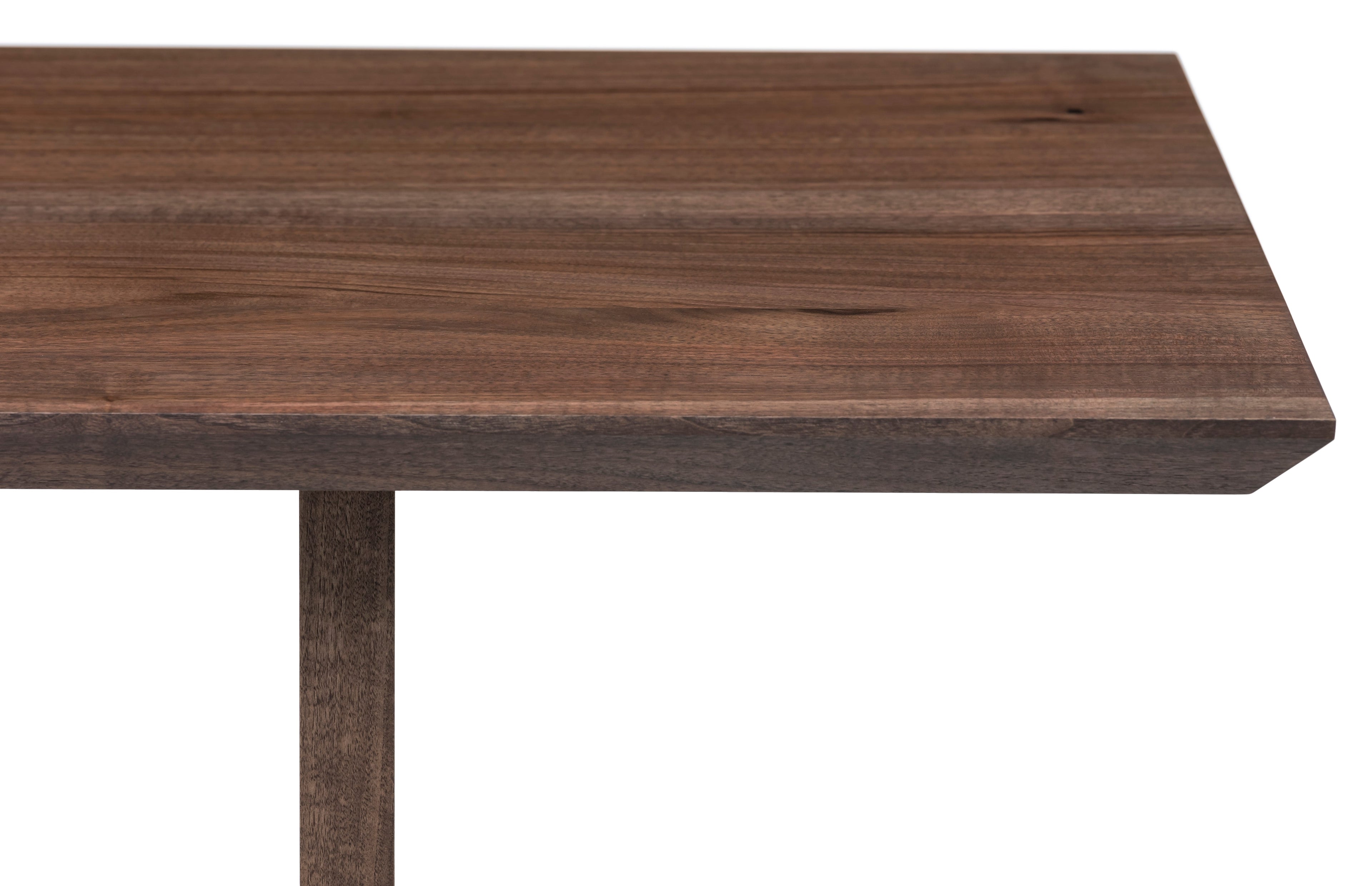 Table à manger en noyer - VEUILLEZ NOUS CONTACTER POUR UN DEVIS PAR E-MAIL Informations et personnalisation Elle est disponible en noyer massif - personnalisable au plus près
