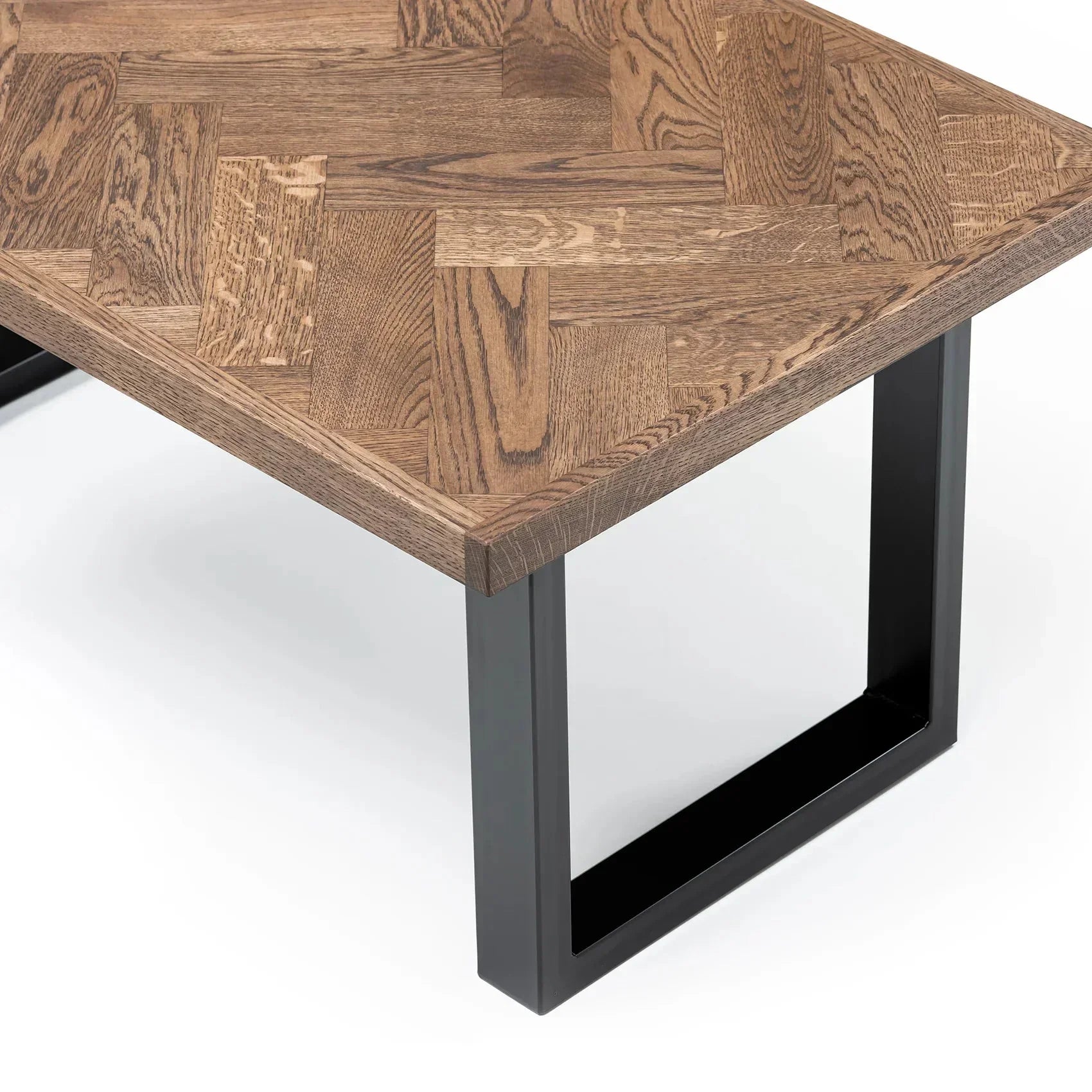 Table basse à chevrons en chêne chocolat - Dimensions sur la photo : H45 x L60 x P80cm Table basse en bois naturel chêne La hauteur standard de toutes les tables est