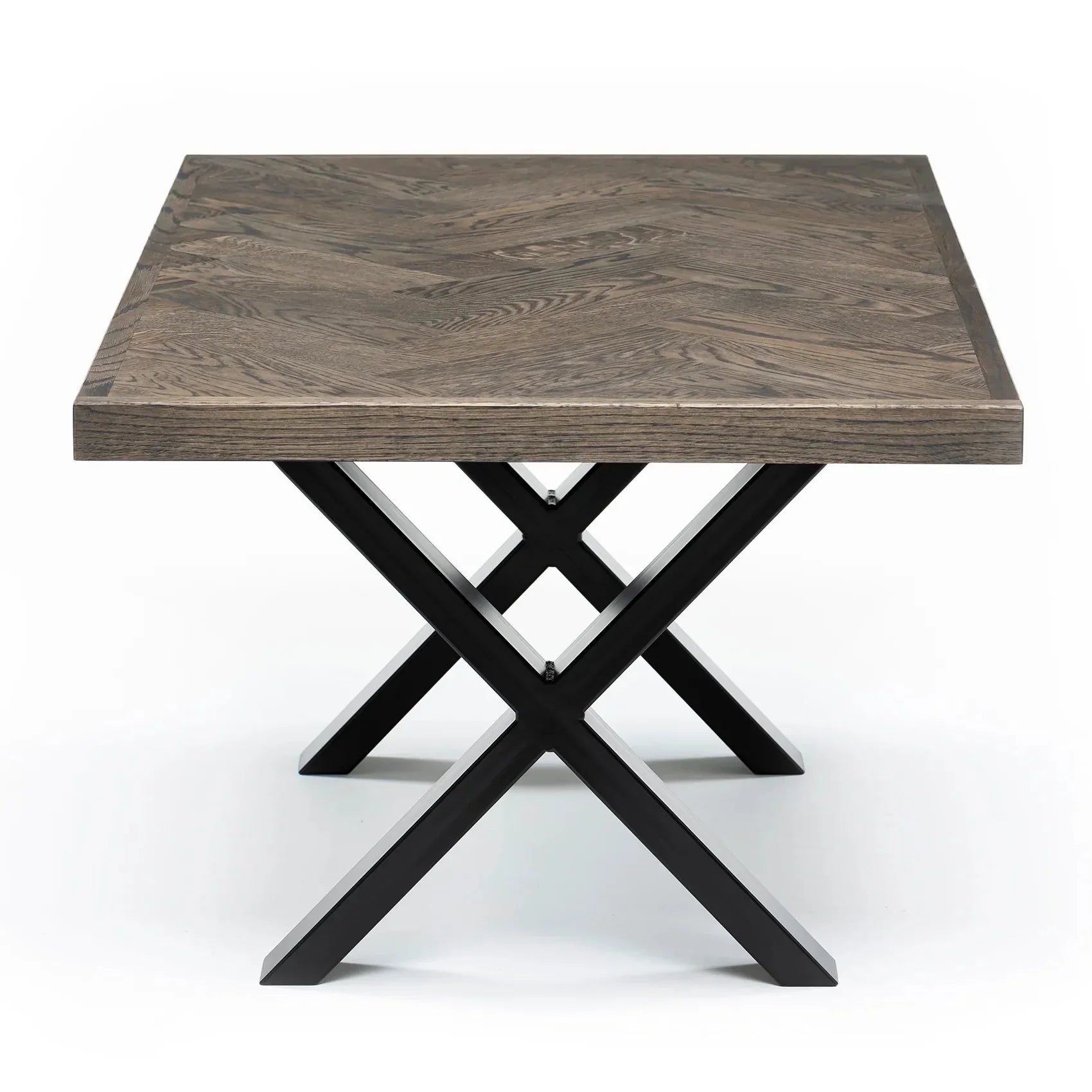 Table basse chevrons en chêne anthracite – Dimensions sur la photo : H45 x L60 x P80cm Table basse chevrons en bois foncé – chêne Standard de toutes les tables