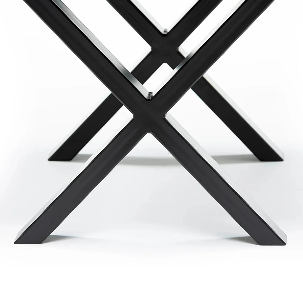Table basse chevrons en chêne anthracite – Dimensions sur la photo : H45 x L60 x P80cm Table basse chevrons en bois foncé – chêne Standard de toutes les tables