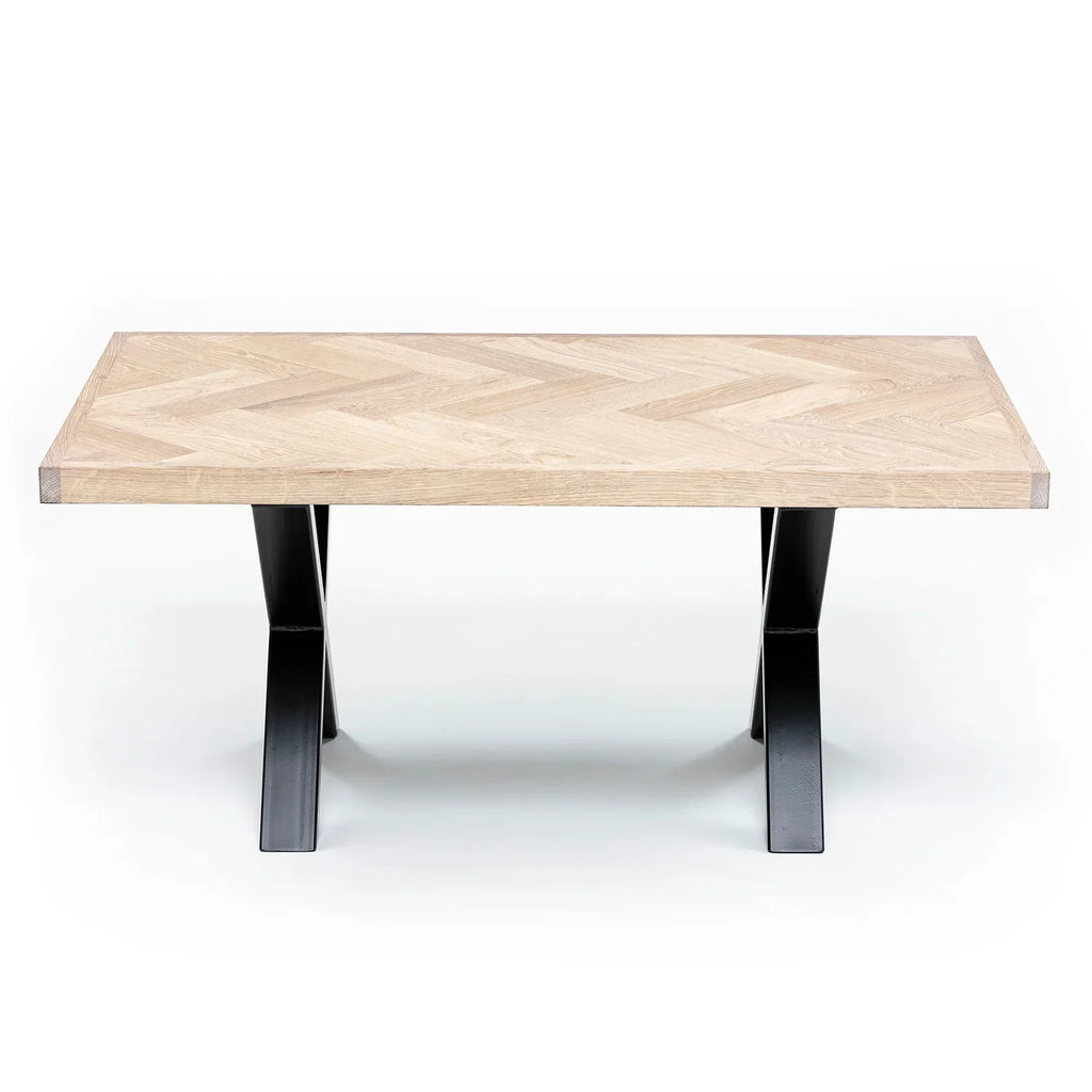 Table basse à chevrons en chêne Cotton - Dimensions sur la photo : H45 x L60 x P80cm Table basse à chevrons en chêne Toutes les tables ont une hauteur standard