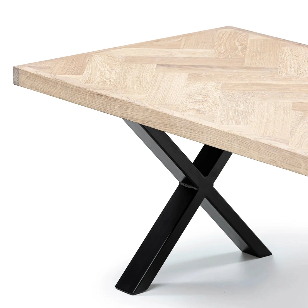 Table basse à chevrons en chêne Cotton - Dimensions sur la photo : H45 x L60 x P80cm Table basse à chevrons en chêne Toutes les tables ont une hauteur standard