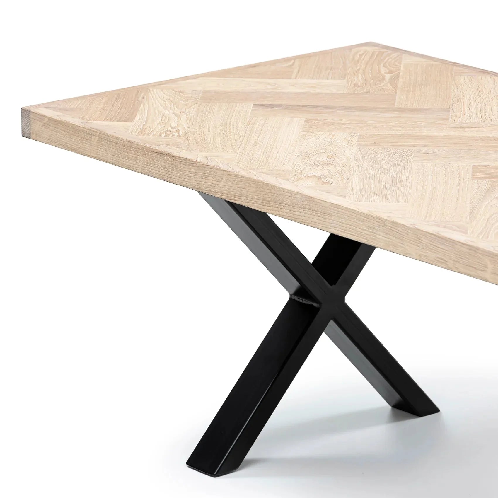 Table basse à chevrons en chêne Cotton - Dimensions sur la photo : H45 x L60 x P80cm Table basse à chevrons en chêne Toutes les tables ont une hauteur standard