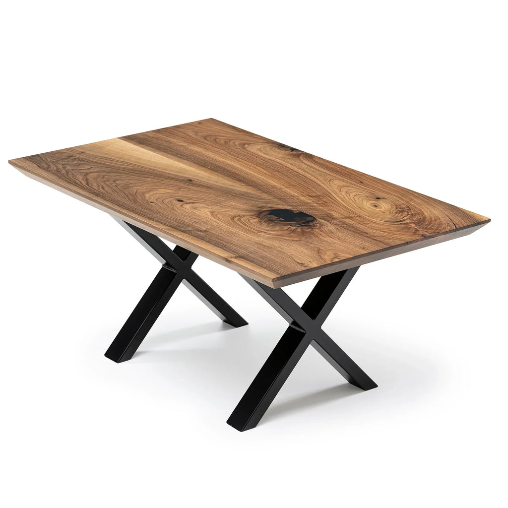 Table basse en noyer – Table basse carrée massive en noyer La hauteur standard de toutes les tables est de 45 cm. Les pieds métalliques peuvent être facilement démontés pour le transport.