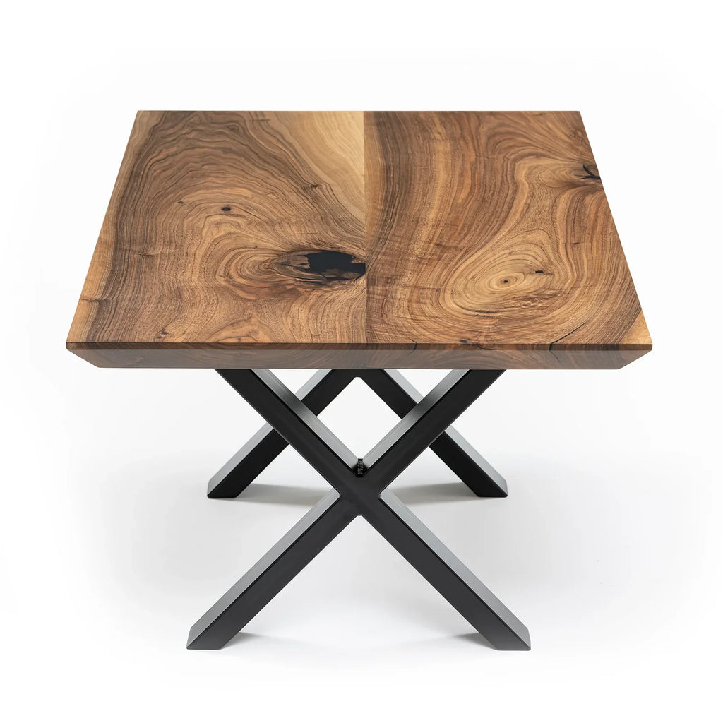 Table basse en noyer – Table basse carrée massive en noyer La hauteur standard de toutes les tables est de 45 cm. Les pieds métalliques peuvent être facilement démontés pour le transport.