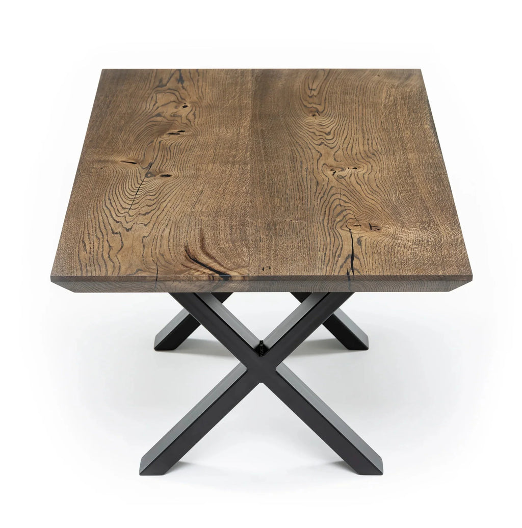 Table basse en chêne couleur chocolat – Dimensions sur la photo : H45 x L60cm x P80 / H17 - 7 x L23 - 6 x P31 - 5" Table basse en bois de chêne massif Toutes les tables