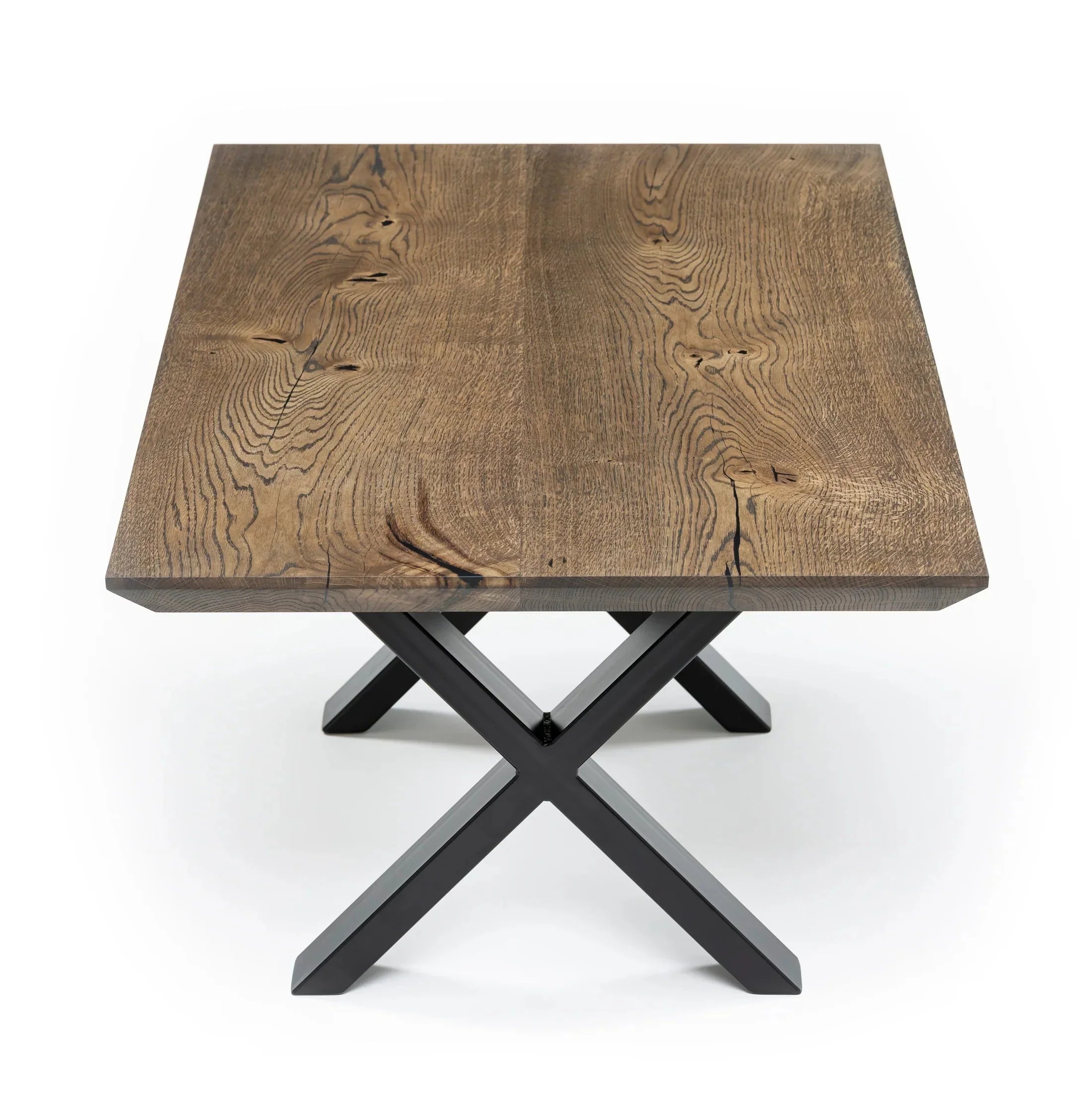 Table basse en chêne couleur chocolat – Dimensions sur la photo : H45 x L60cm x P80 / H17 - 7 x L23 - 6 x P31 - 5" Table basse en bois de chêne massif Toutes les tables