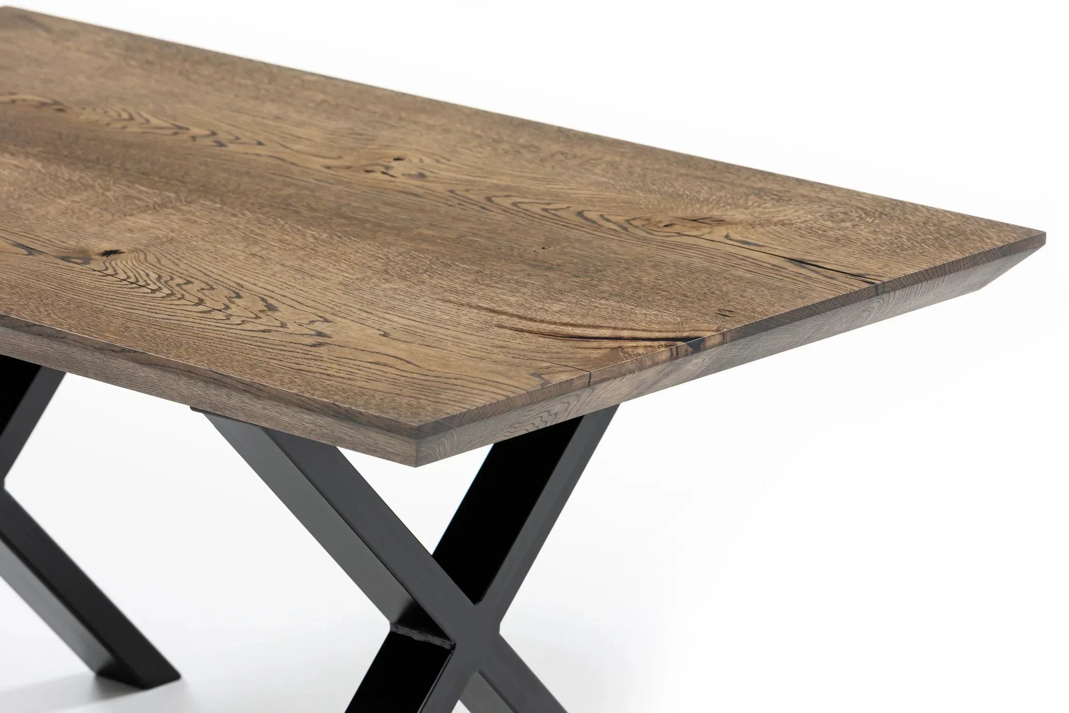 Table basse en chêne couleur chocolat – Dimensions sur la photo : H45 x L60cm x P80 / H17 - 7 x L23 - 6 x P31 - 5" Table basse en bois de chêne massif Toutes les tables