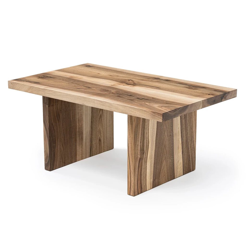 Table basse en noyer – Table basse carrée massive en noyer La hauteur standard de toutes les tables est de 45 cm. Les pieds métalliques peuvent être facilement démontés pour le transport.