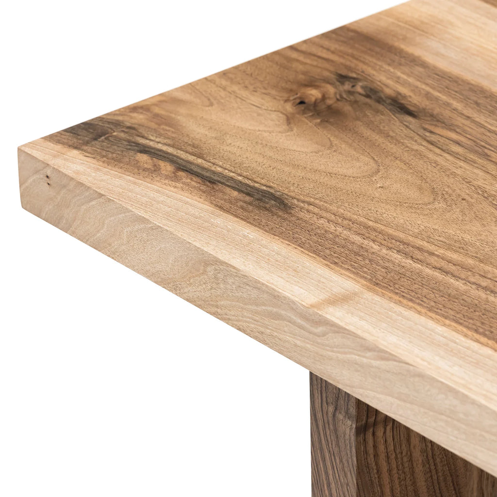 Table basse en noyer – Table basse carrée massive en noyer La hauteur standard de toutes les tables est de 45 cm. Les pieds métalliques peuvent être facilement démontés pour le transport.