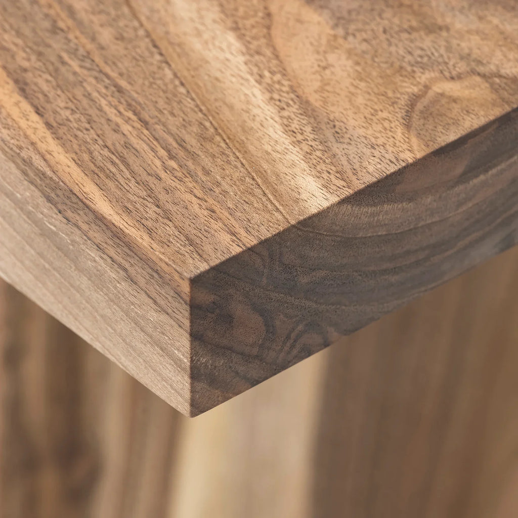 Table basse en noyer – Table basse carrée massive en noyer La hauteur standard de toutes les tables est de 45 cm. Les pieds métalliques peuvent être facilement démontés pour le transport.