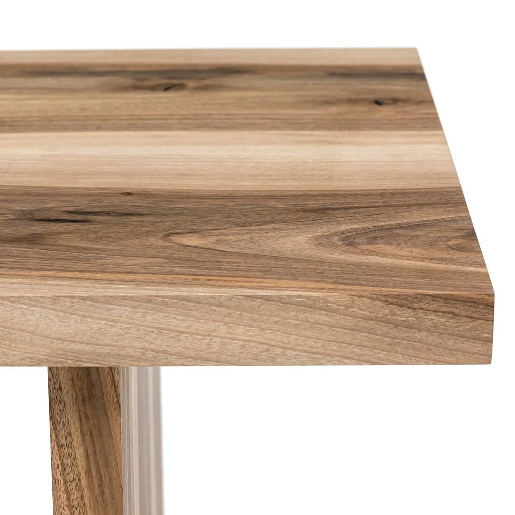 Table basse en noyer – Table basse carrée massive en noyer La hauteur standard de toutes les tables est de 45 cm. Les pieds métalliques peuvent être facilement démontés pour le transport.