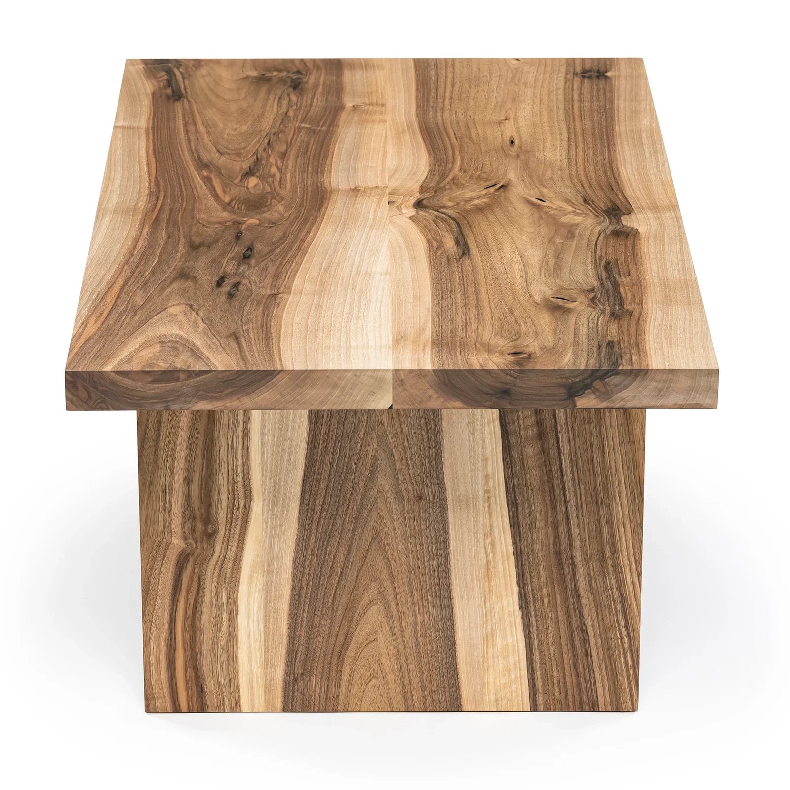 Table basse en noyer – Table basse carrée massive en noyer La hauteur standard de toutes les tables est de 45 cm. Les pieds métalliques peuvent être facilement démontés pour le transport.