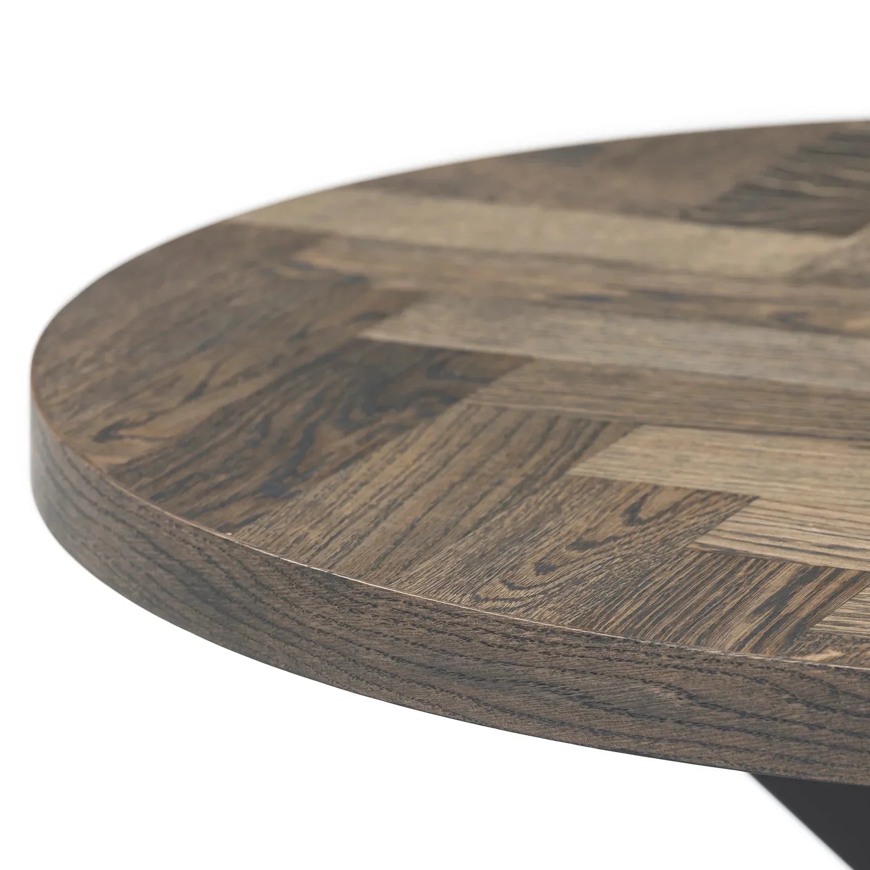 Table basse ronde à chevrons en chêne anthracite - Dimensions sur la photo : H45 x L60cm Table basse en chêne La hauteur standard de toutes les tables est de 45cm Pieds en métal