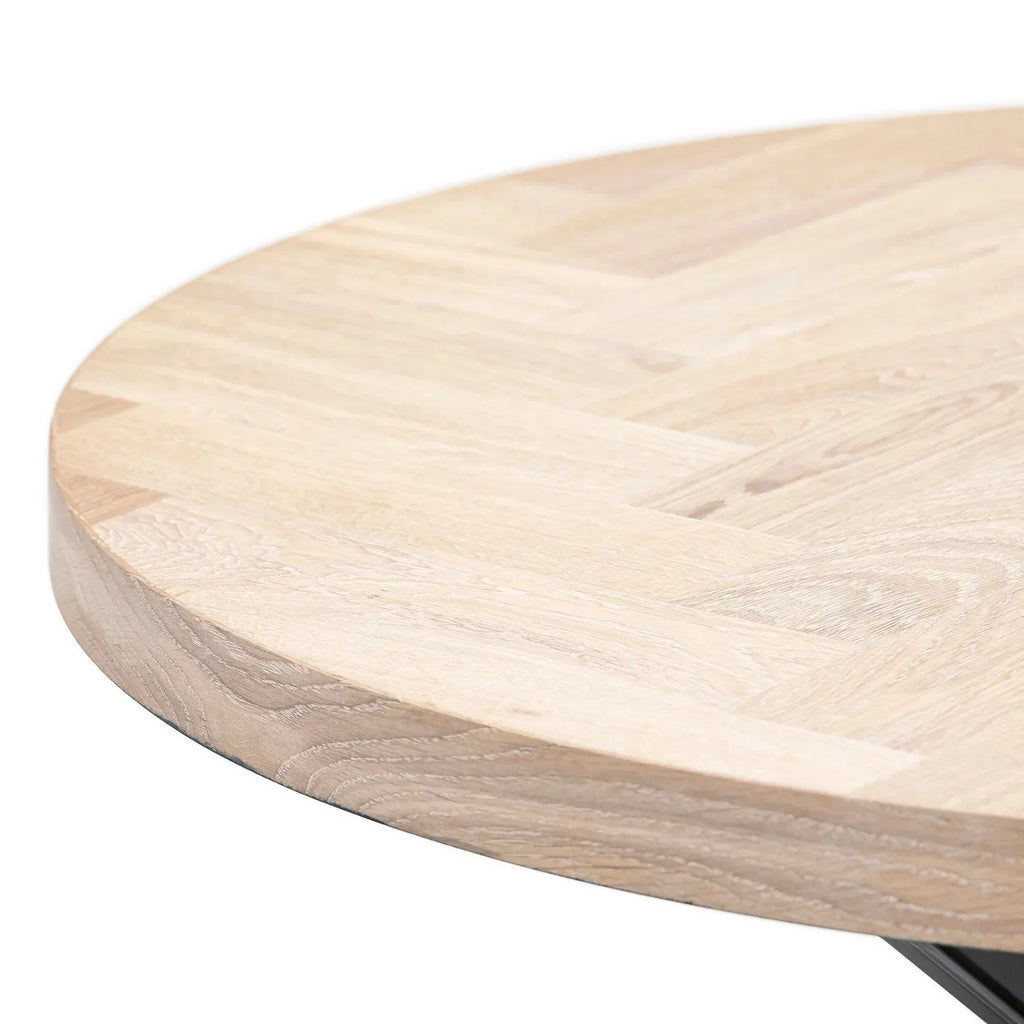 Table Basse Ronde à Chevrons en Chêne Coton - Dimensions sur la photo : H45 x L60cm Table basse ronde en chêne à chevrons La hauteur standard de toutes les tables est