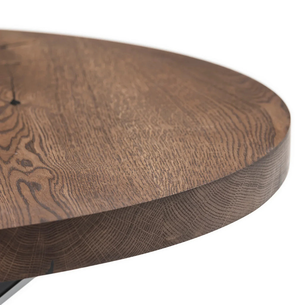 Table basse ronde en chêne chocolat - Dimensions sur la photo : H45 x L60cm Table basse ronde en chêne massif La hauteur standard de toutes les tables est de 45cm
