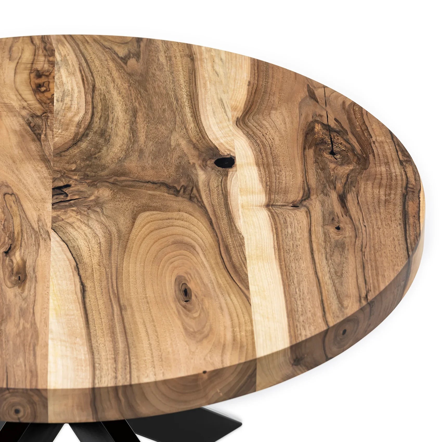 Table basse ronde en noyer - Dimensions sur la photo : H45 x L60cm Table basse ronde en noyer massif La hauteur standard de toutes les tables est de 45cm Pieds métalliques peuvent