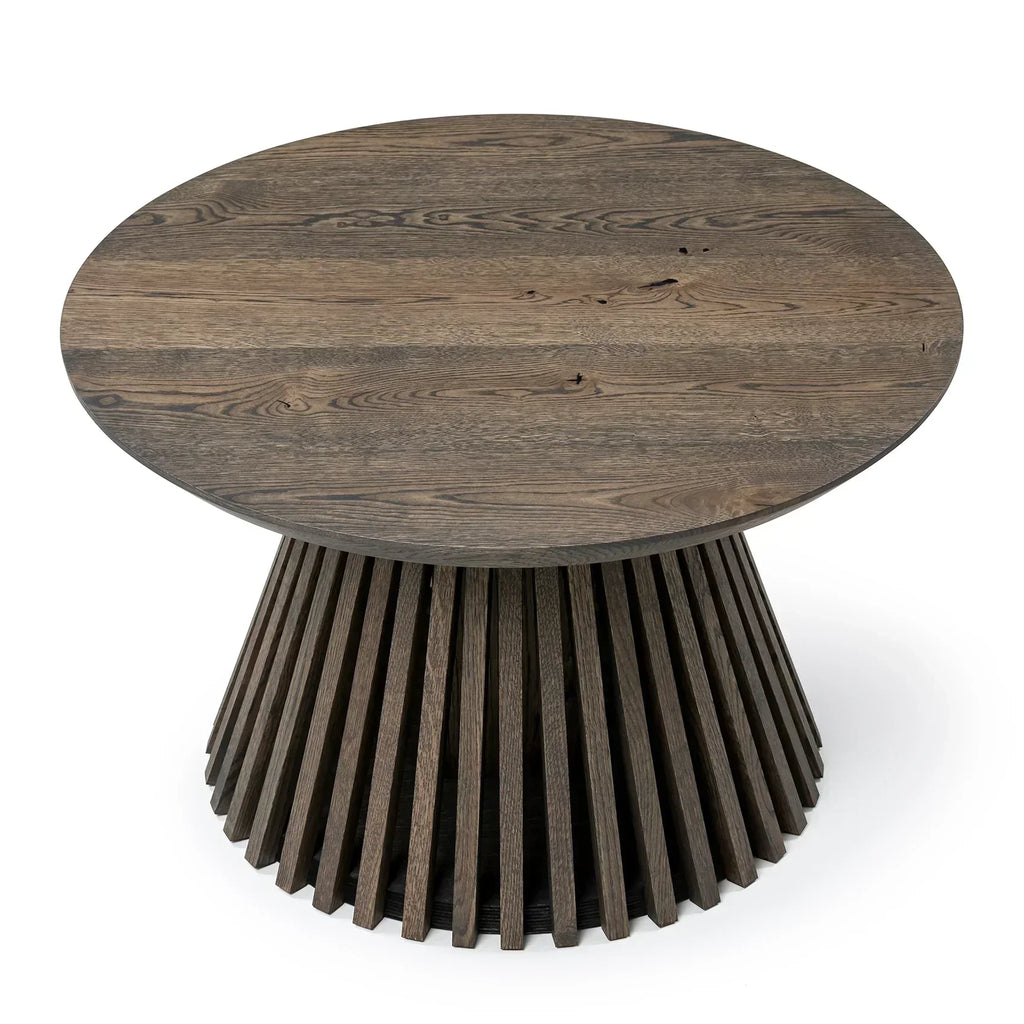 Table basse ronde en chêne - Dimensions sur la photo : H45 x L60cm Table basse ronde en chêne massif La hauteur standard de toutes les tables est de 45cm Les pieds en bois peuvent être