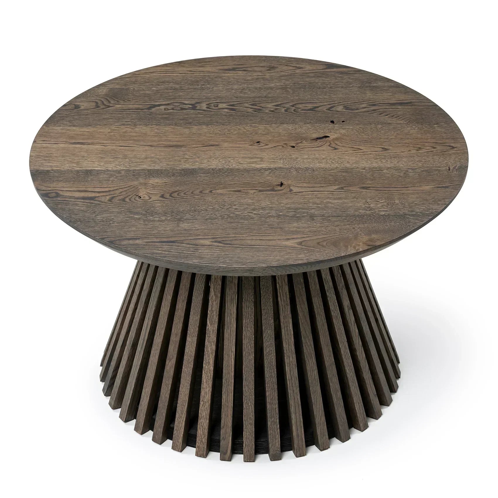 Table basse ronde en chêne - Dimensions sur la photo : H45 x L60cm Table basse ronde en chêne massif La hauteur standard de toutes les tables est de 45cm Les pieds en bois peuvent être