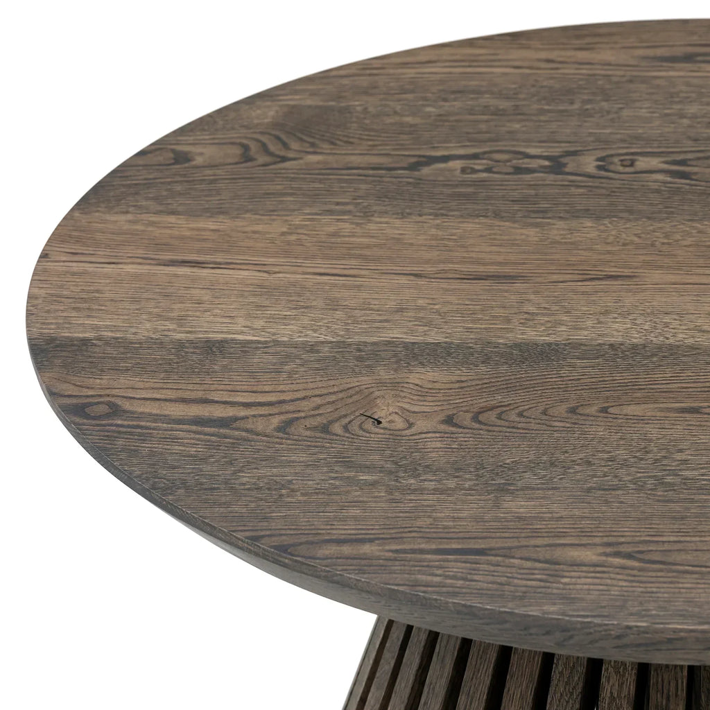 Table basse ronde en chêne - Dimensions sur la photo : H45 x L60cm Table basse ronde en chêne massif La hauteur standard de toutes les tables est de 45cm Les pieds en bois peuvent être