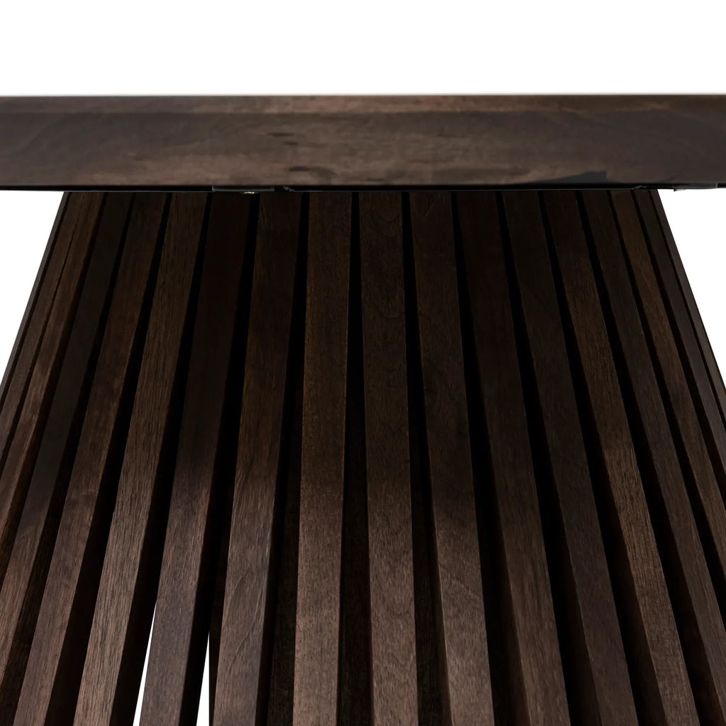 Table basse ronde en noyer chocolat - Dimensions sur la photo : H45 x L60cm Table basse ronde en chêne massif La hauteur standard de toutes les tables est de 45cm Bois