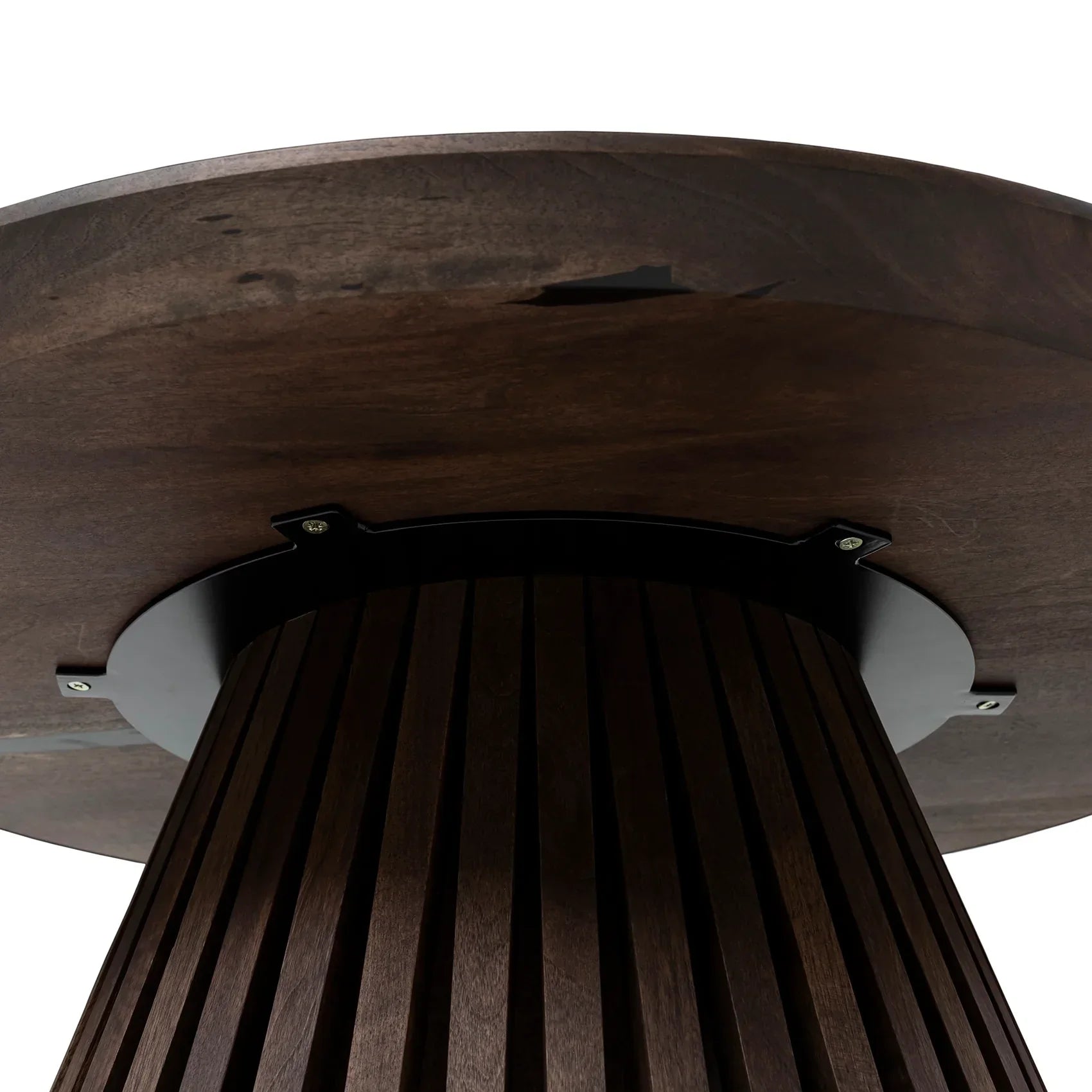 Table basse ronde en noyer chocolat - Dimensions sur la photo : H45 x L60cm Table basse ronde en chêne massif La hauteur standard de toutes les tables est de 45cm Bois