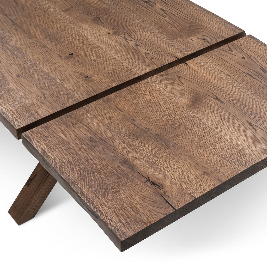 Table de salle à manger en chêne couleur chocolat - Fabriquée à la main à partir de bois massif - cette magnifique table de salle à manger extensible en chêne foncé est un ajout superbe à