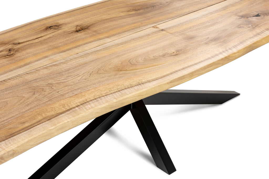 Table à manger extensible en noyer pied araignée - Fabriquée à la main à partir de bois massif - cette table exquise en noyer extensible avec un pied araignée est une superbe pièce.
