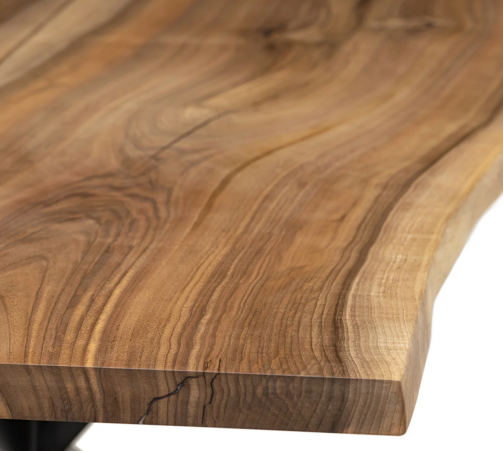 Table à manger extensible en noyer – Découvrez la table à manger en noyer massif – une pièce qui allie harmonieusement le charme serein de la vie rurale à