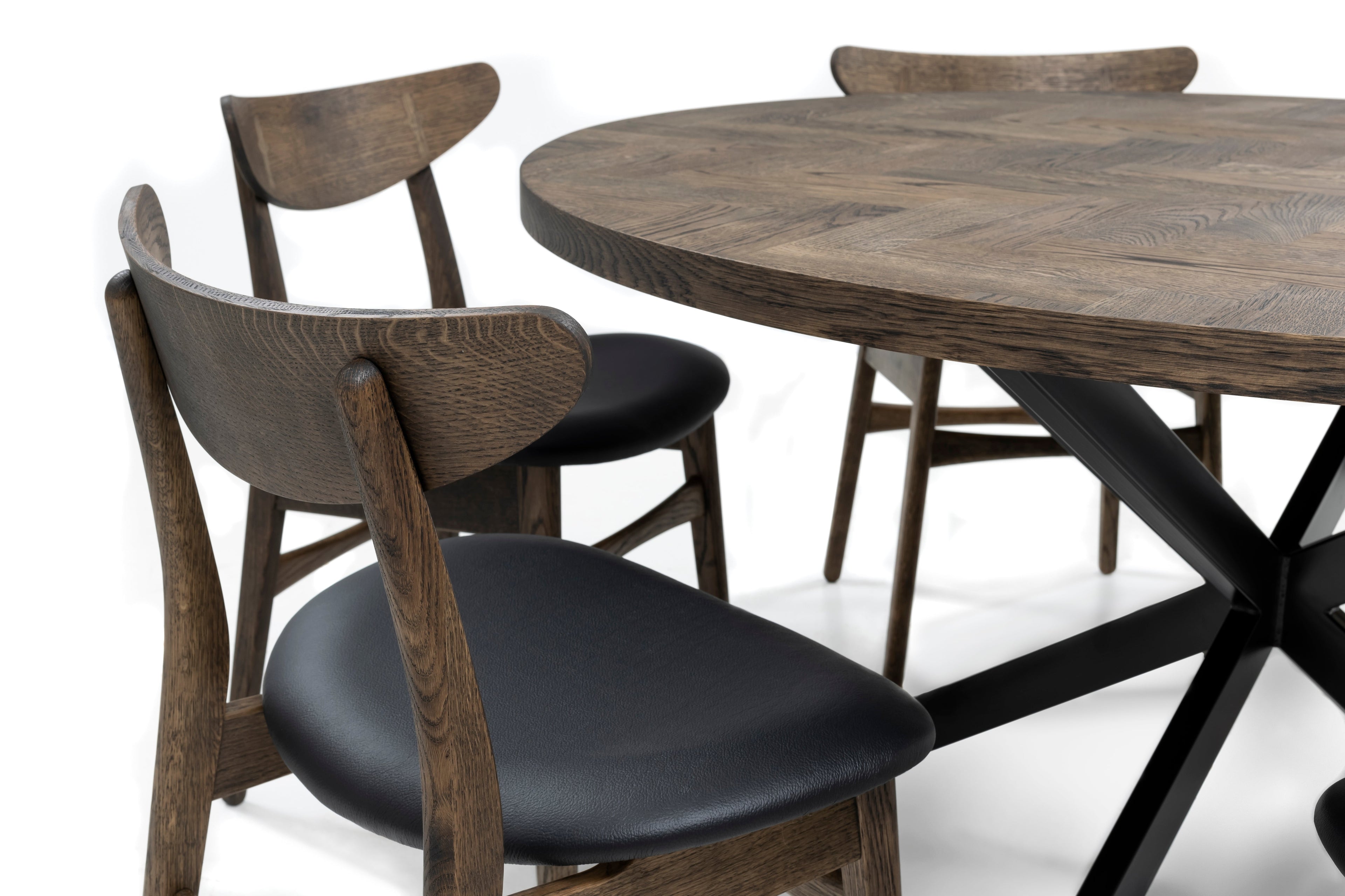 Table à manger ronde extensible à chevrons en chêne foncé - Découvrez notre table à manger ronde extensible à chevrons en chêne foncé – un ajout magnifique