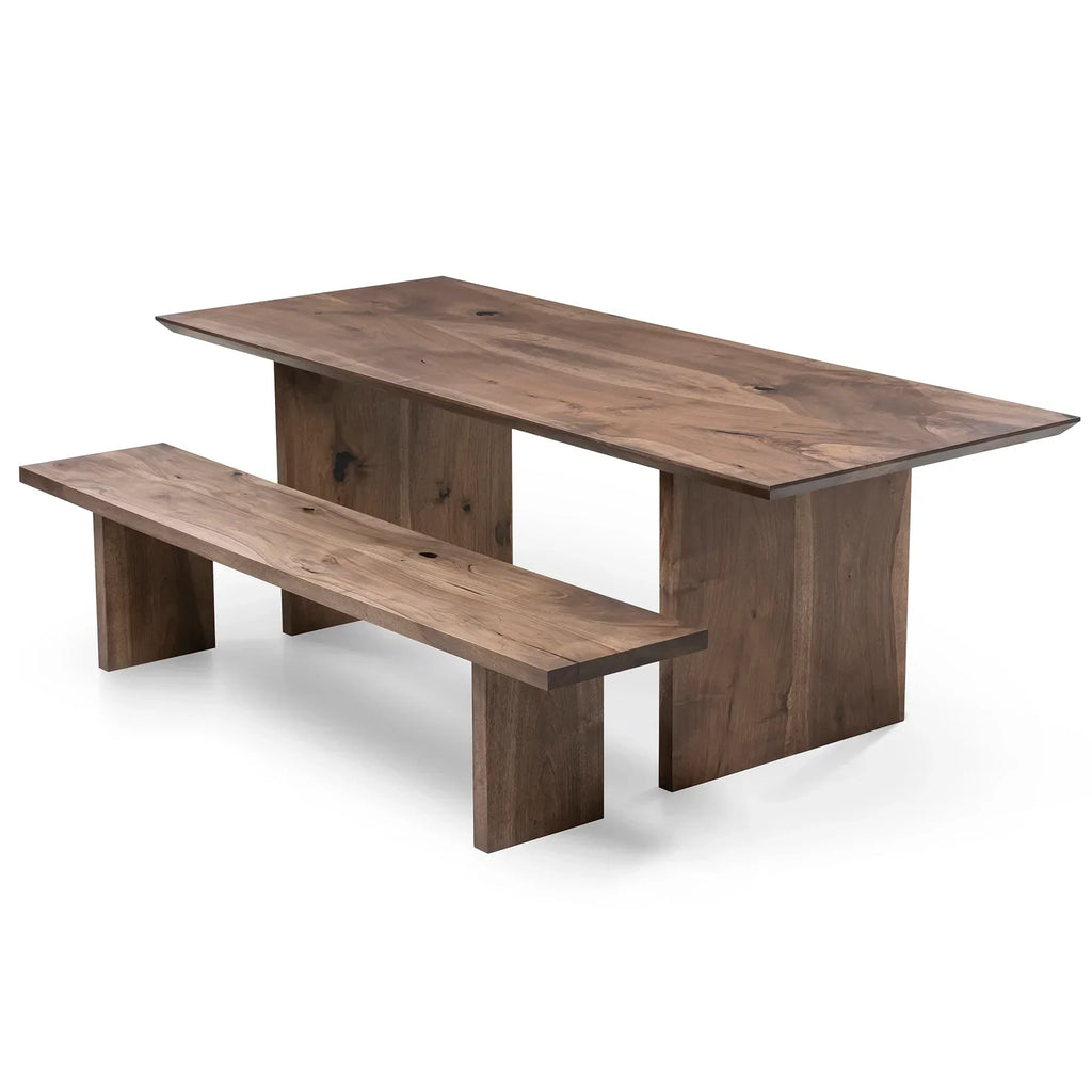 Table à manger en noyer - VEUILLEZ NOUS CONTACTER POUR UN DEVIS PAR E-MAIL Informations et personnalisation Elle est disponible en noyer massif - personnalisable au plus près