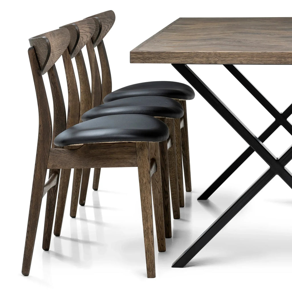 Table à manger extensible en chevrons couleur anthracite - Table à manger extensible en chevrons, fabriquée avec des lattes en bois massif de 15 mm assemblées avec des lattes en chêne de 20 mm sur