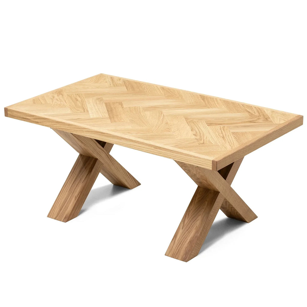 Table basse chêne chevrons – Dimensions sur la photo : H45 x L60 x P80cm Table basse en bois de chêne à chevrons La hauteur standard de toutes les tables est de 45cm Métal