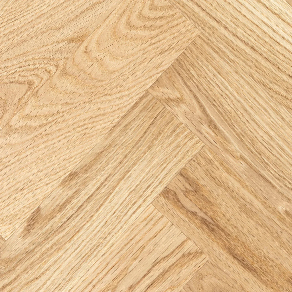 Table basse chêne chevrons – Dimensions sur la photo : H45 x L60 x P80cm Table basse en bois de chêne à chevrons La hauteur standard de toutes les tables est de 45cm Métal
