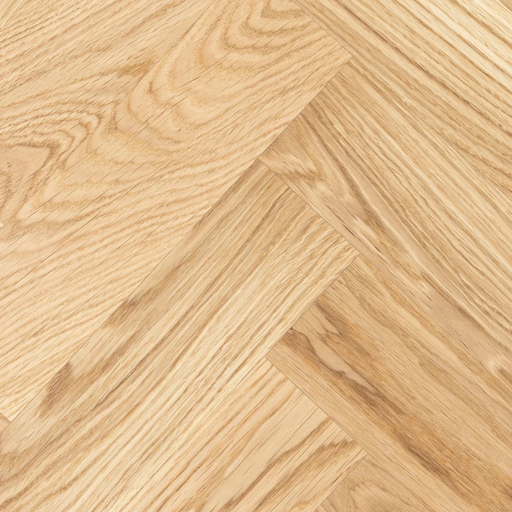 Table basse chêne chevrons – Dimensions sur la photo : H45 x L60 x P80cm Table basse en bois de chêne à chevrons La hauteur standard de toutes les tables est de 45cm Métal