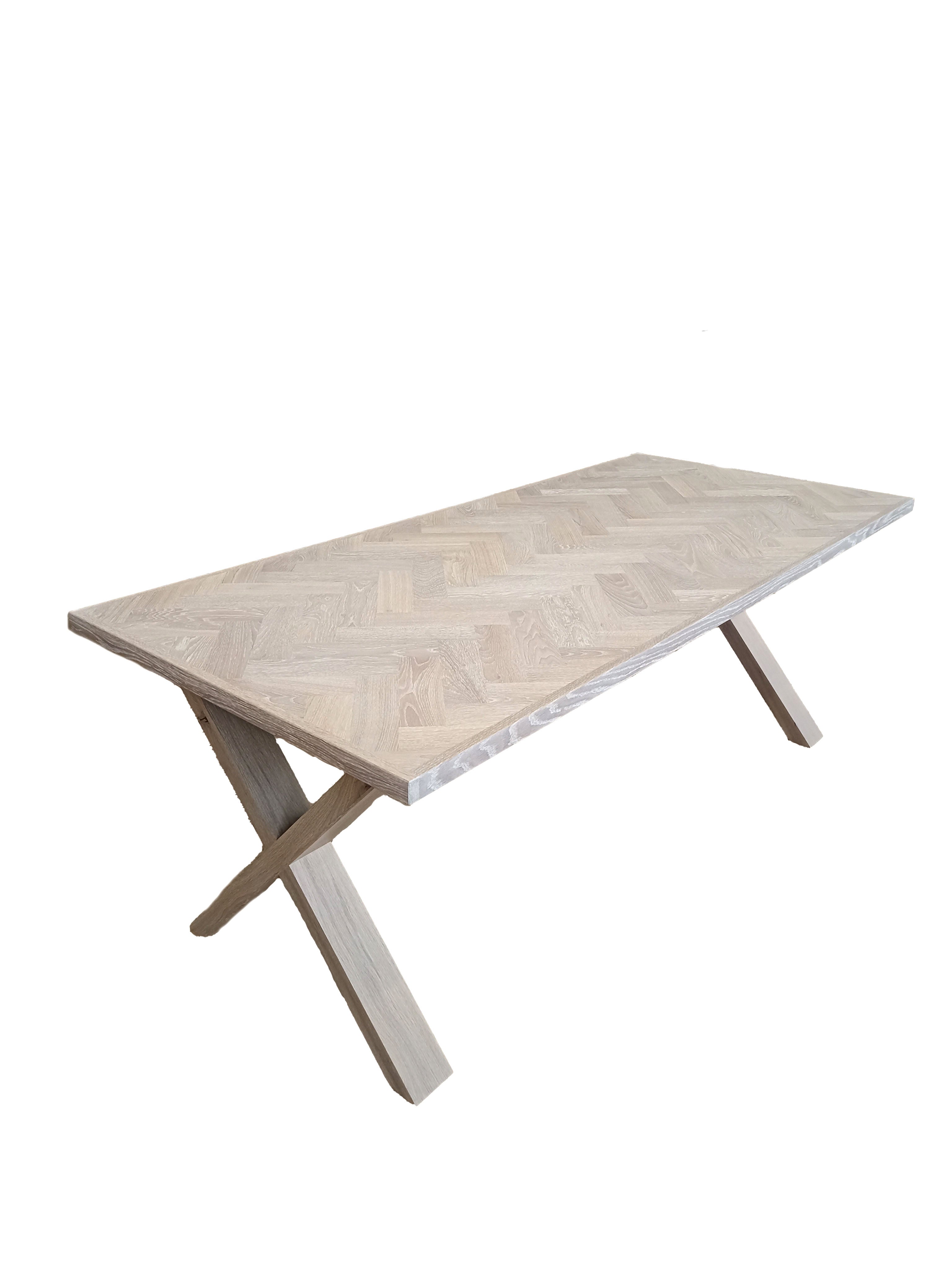 Table à manger extensible en chevrons de coton - Table à manger en chevrons composée de lattes de chêne massif de 15 mm assemblées avec des lattes de chêne de 20 mm sur du bouleau de 25 mm