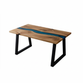 Table en époxy bleue - Succombez au charme de notre table rivière - avec un piètement trapèze - L'alliance de l'orme et de la résine colorée en fait une véritable œuvre d'art