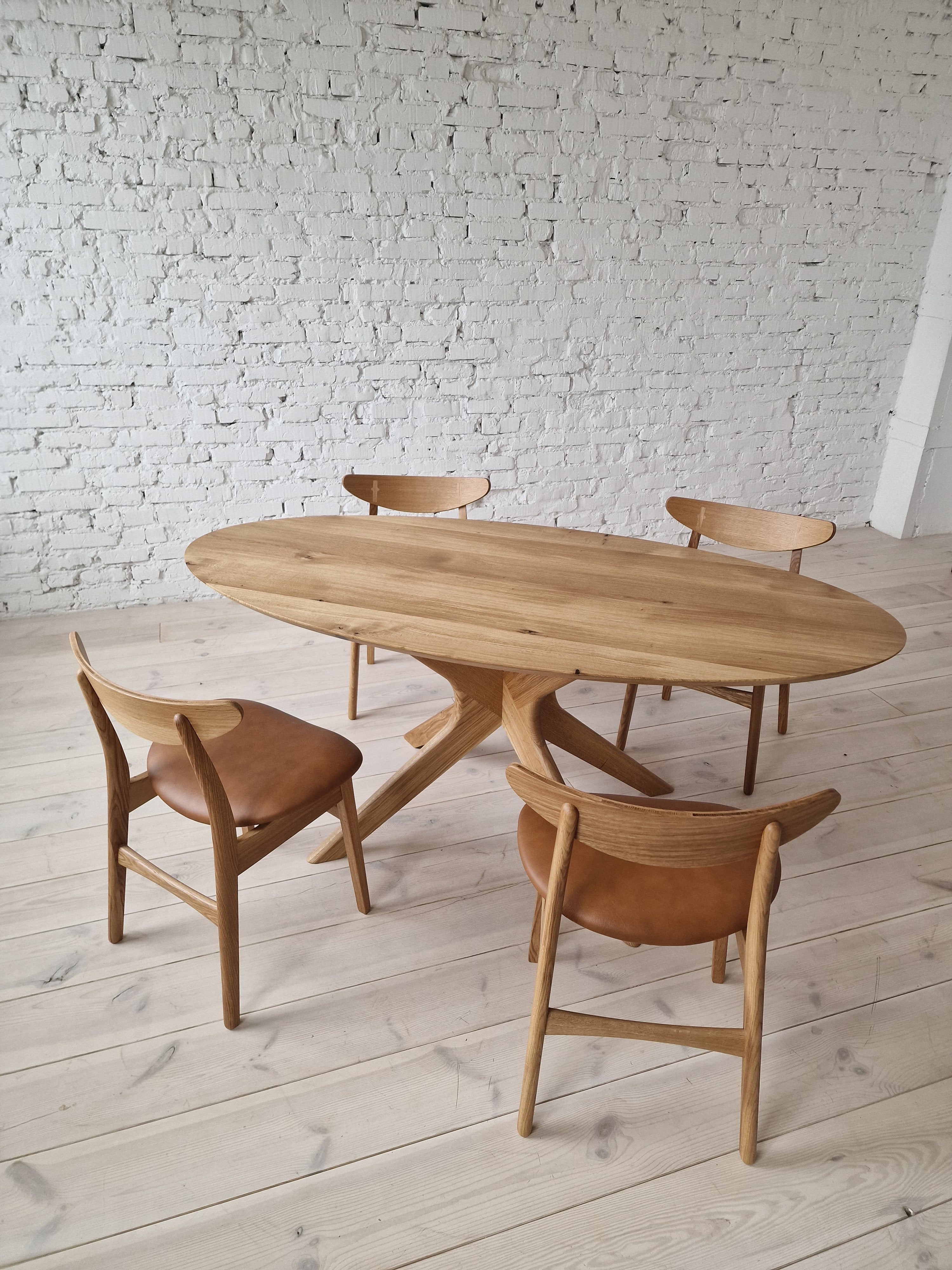 Table de salle à manger ovale en chêne massif - Découvrez notre table de salle à manger ronde en chêne fabriquée à la main - un ajout magnifique à toute maison - Fabriquée en bois massif cette